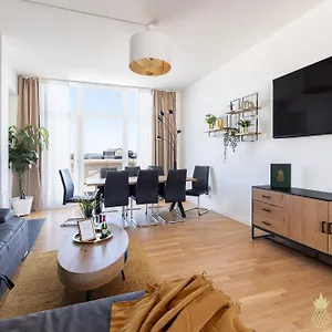 new-pineapple-apartments-penthouse-am-zwinger.dresdenhotels.net/